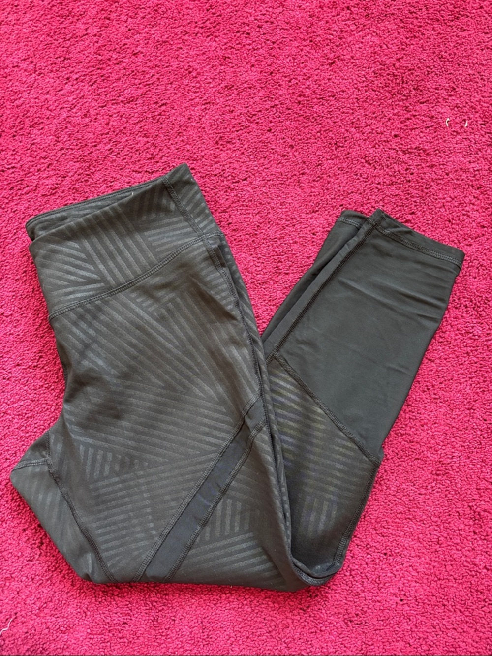 Old Navy Black Patterned Capri Leggings